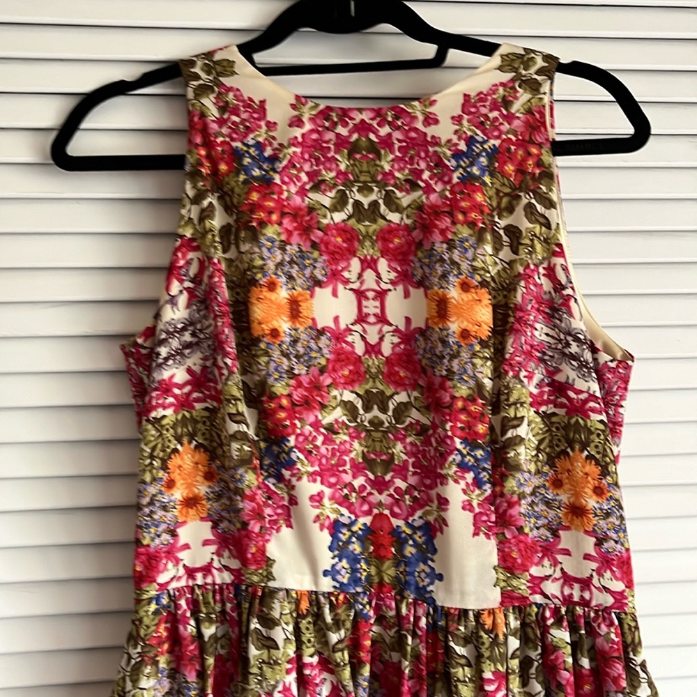 Like new Maggy London Spring summer girl next door dress